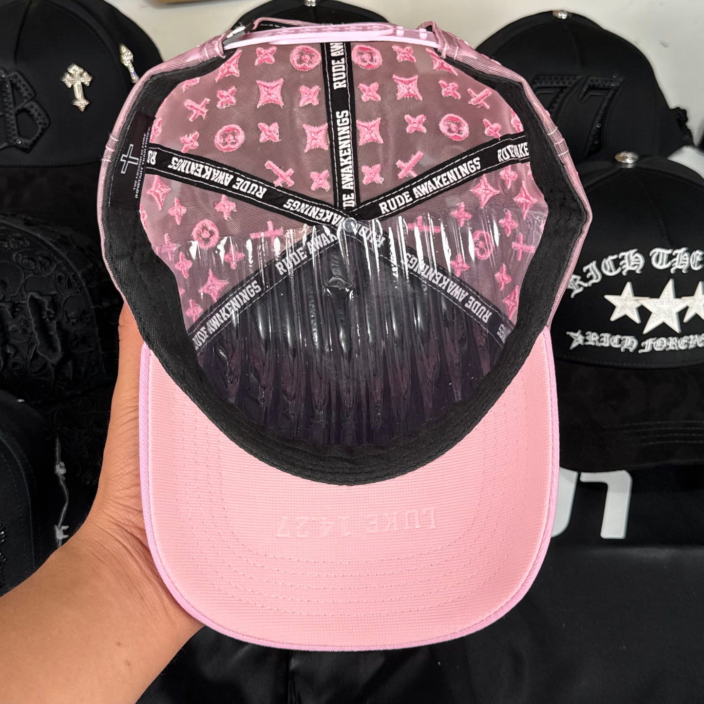 Gorra Rude Awakenings - Lalala Rosa
Monograma