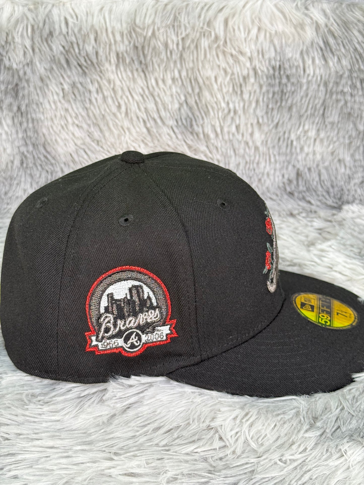 Atlanta negra con rosas